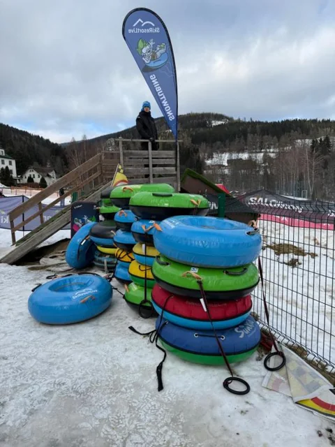 Vybavení pro snowtubing v areálu